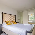 Host & Stay - Manfield Avenue