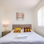 Host & Stay - Manfield Avenue