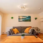 Host & Stay - Manfield Avenue