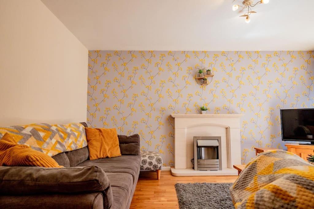 Host & - Manfield Avenue * Coventry