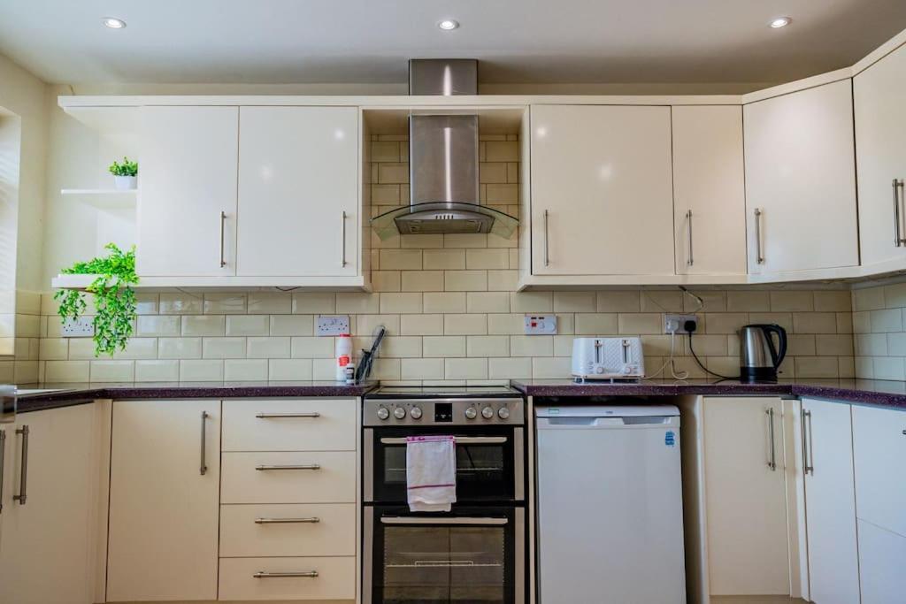 Host & - Manfield Avenue Holiday home