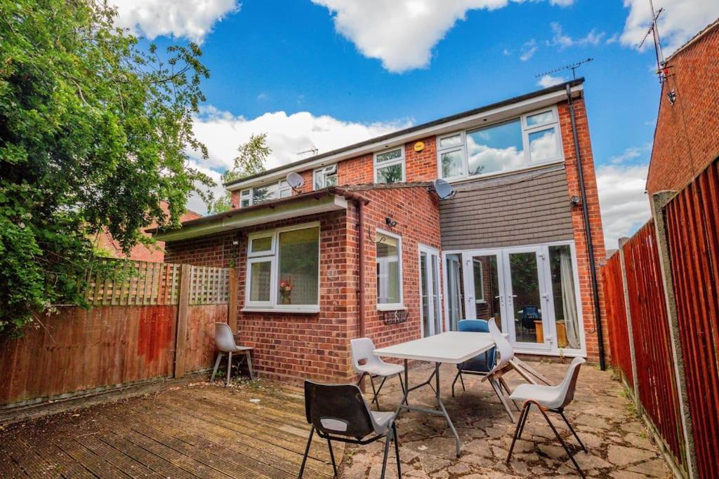 Host & - Manfield Avenue